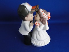 New Cleveland Browns Kissing Bride & Groom Wedding Cake Top figurine with cap