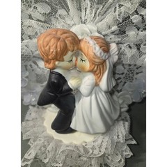 Vintage Coast Novelty Wedding Cake Topper Kissing Bride Groom Lace Arch 9 Inch