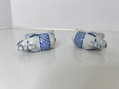 Vtg Blue White Porcelain Elephant Salt Pepper Shakers 2″ x 1.5″