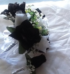 Black And White Bouquet With Bout and toss
