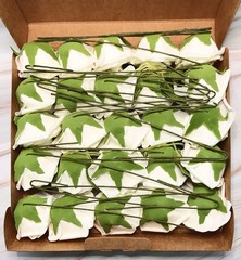 25 Ling’s Moment Artificial Foam Ivory Roses With Stems & Leaves NOB 25 Piece