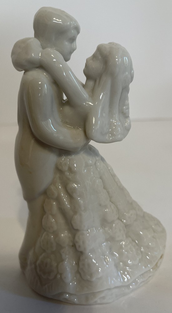 MINT Bride & Groom White Porcelain Cake Topper K’s 5.6” New, Gold Tag Logo