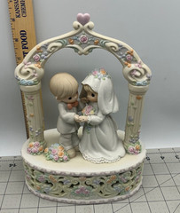 Precious Moments porcelain Bride & Groom arch wedding figurine music box 876143