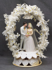 1950’s Wilton Wedding Cake Topper Floral Arch & Bell Blonde Bride 1801-1145