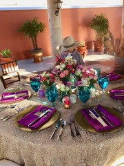 4 wedding tablecloths. bundle. FREE napkins FREE chair sashes.  Complete set