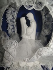New Vintage Wilton «Lace Hideaway» Wedding CakeTop, white porcelain 117-150