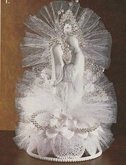 New Vintage Wilton «Lustrous Love» Wedding CakeTop, white porcelain 117-621