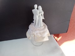 WEDDING TOPPER VTG COUPLE PORCELAIN WHITE FIGURES 8″ TALL SATIN & LACE RUFFLE