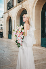 Elegant 16″ Silk Wedding Bouquet for Bride – Perfect for Ceremony & Anniversary