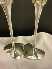 Set of 2 Tall Stemmed Champagne Toasting Glasses Silvertone Hearts Love Wedding