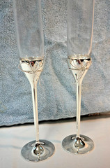 Two Vera Wang Wedgwood Silver Love Knots Bows Toasting Crystal Champagne Flutes