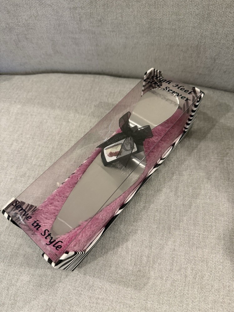 Wild Eye Designs High Heel Cake Server Stainless Steel Pink Magnetic Heel