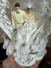 VTG 1950’s? Wedding Topper Lace Plastic 8.5”