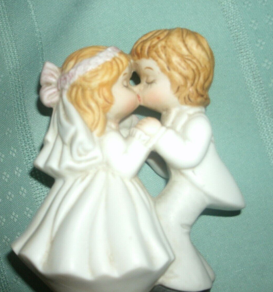CUTE BRIDE AND GROOM PORCELAIN WEDDING COUPLE’ Blonde Hair- FREE SHIP’