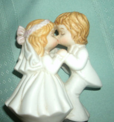 CUTE BRIDE AND GROOM PORCELAIN WEDDING COUPLE’ Blonde Hair- FREE SHIP’