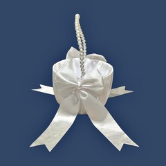 White Satin Flower Girl Basket Faux Pearl Handle Bowknot 8″ x 5″ x 5″ Wedding