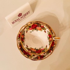 Royal Albert Old Country Roses Cup and Saucer: Avon Shape Bone China