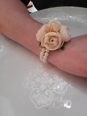 Pale Pink&white Silk Wrist Corsages 5 Flowers In A Cluster Comes In A Pack Of 4