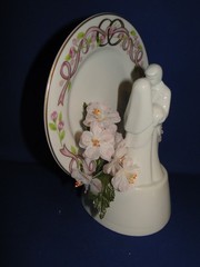 New Vintage Wilton «Cherish» Wedding CakeTop, white porcelain with plate 117-173