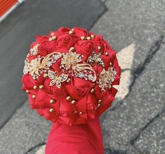 Red Rose Quinceañera Bouquet Gold Rhinestone Prom Sweet 16 Bridal Toss Bouquet