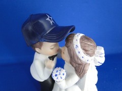 New Dallas Cowboys Kissing Bride & Groom Wedding Cake Top figurine with cap