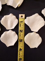 2080 Artificial Cream Flower Petals and 133 Balloons Confetti Event Party Supply