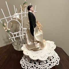 VTG 1940s 50s CHALKWARE WEDDING CAKE TOPPER BRIDE & GROOM Real Satin Dress