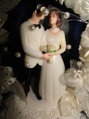 New Vintage Wilton MOONLIT SNOW Wedding Cake Top, Black Suit # 114-201