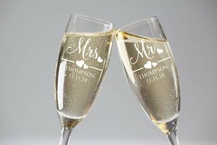 Mr. And Mrs. Personalized set of 2 Champagne Glass,Toasting Flutes, wedding Gift