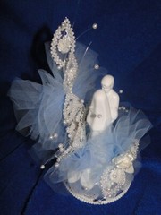 New Vintage Wilton «Lustrous Love» Wedding CakeTop, white porcelain,blue 117-625