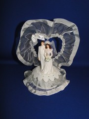 New Vintage Wilton Petite Ribbon Delight Wedding CakeTop, white tux, 104-933