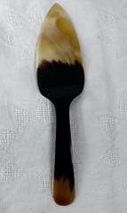 11″ Artisan Horn Cake or Pie Server