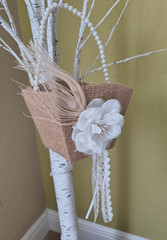 JUTE FLORAL BASKET Flower Girl Wedding Faux Pearl Handle Lace Feather EUC
