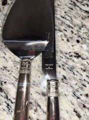 VERA WANG WEDGWOOD WITH LOVE CAKE SERVER and CUTTER – Gold
