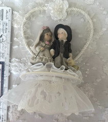 Vintage Porcelain Bride Groom Wedding Cake Topper Lace Heart 9” x 7” Tiered Bas