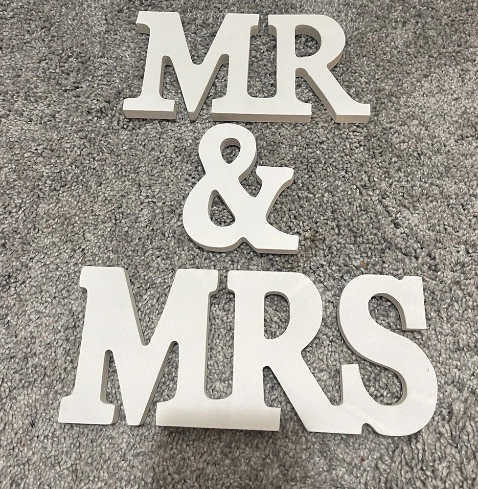 Wood Sign “Mr & Mrs” for Wedding Anniversary Letters Table Top Party Props Deco