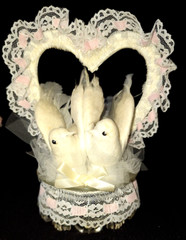 VTG BRIDE & GROOM LOVE BIRD DOVE w/RINGS WEDDING BELLS & HORSESHOES CAKE TOPPER