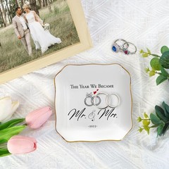 OASSIE Wedding Gifts for Couple 2025 – Mr & Mrs 4″x4″ Ceramic Jewelry Dish Tr…