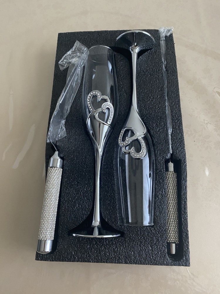 4 Piece Champagne Flutes and Cake Knife Server Set, Bride and Groom Toasting …
