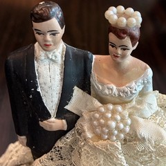 Vintage Bride & Groom Wedding Cake Topper Ceramic 1950s 4″ Lace Dress