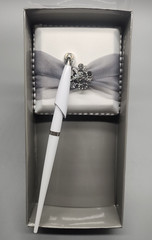 Studio His & Hers White Wedding Guest Pen