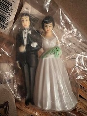 VINTAGE (2) BRIDE GROOM Miniature plastic DARICE cake dessert topper plus bells