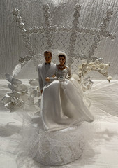 RARE Vintage 1959 Coast Novelty Wedding Cake Topper Bride Groom Rosettes Lace