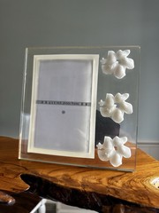 Beautiful Clear Acrylic Photo Frame With Three Lilies, Holds 4×6 Photo, 7”x7”