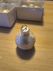 Christmas Ball Ornament Place Card Photo Holders Set of 10 Pearlized White Shiny
