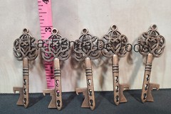 NICE SWANKY SPECIAL OCCASION PARTY FAVORS SKELTON KEY BOTTLE OPENER 5 LOT READ