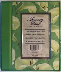 Memory Lane ~ «Lilies» ~ Photo Album in Gift Box ~ 30 4X6 Inch Plastic Sleeves