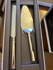 Vera Wang Wedding Cake And Knife Set And Champagne Glasses