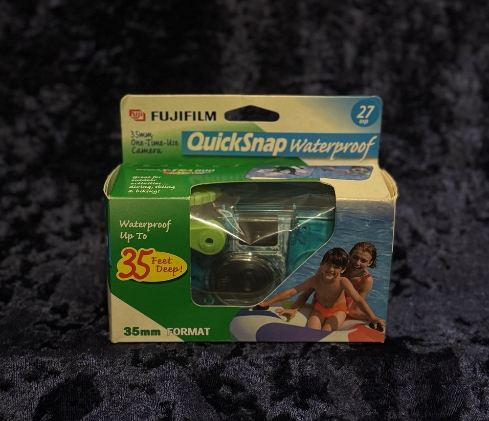 Fujifilm QuickSnap Waterproof 800 35mm Disposable Camera ~Film Expired 10/2004