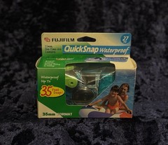 Fujifilm QuickSnap Waterproof 800 35mm Disposable Camera ~Film Expired 10/2004